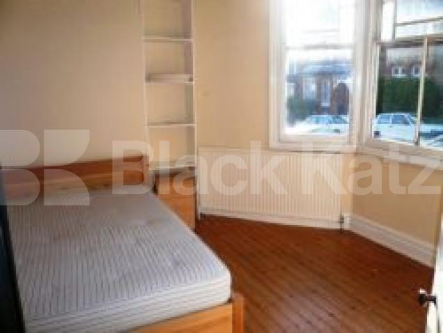 			LET BY BLACK KATZ, 3 Bedroom, 1 bath, 1 reception Flat			 Alexandra Gardens, MUSWELL HILL